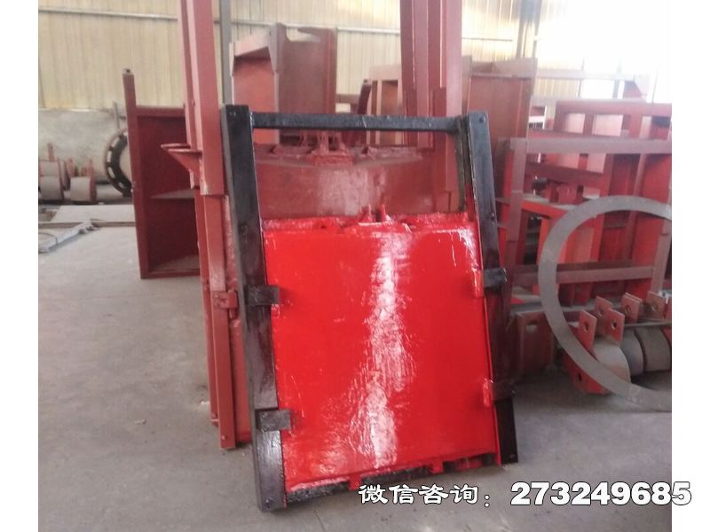 污水厂铸铁方型止水门用于污水处理厂进水口、曝气池系统，由环保机构、市政工程公司等单位采用。方形结构适配矩形渠道，铸铁内衬防腐材料。双道密封防止污染扩散，支持防堵设计，适配复杂污水处理工艺。污水厂铸铁方型止水门价格电话微信联系厂家。